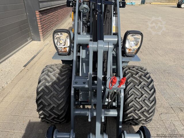 Giant G1500 mini loader / articulated loader NEW €465 LEASE GIANT G1500 minishovel / kniklader NIEUW €465 LEASE