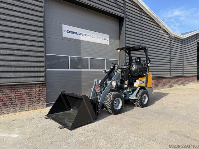 Giant G1500 mini loader / articulated loader NEW €465 LEASE GIANT G1500 minishovel / kniklader NIEUW €465 LEASE