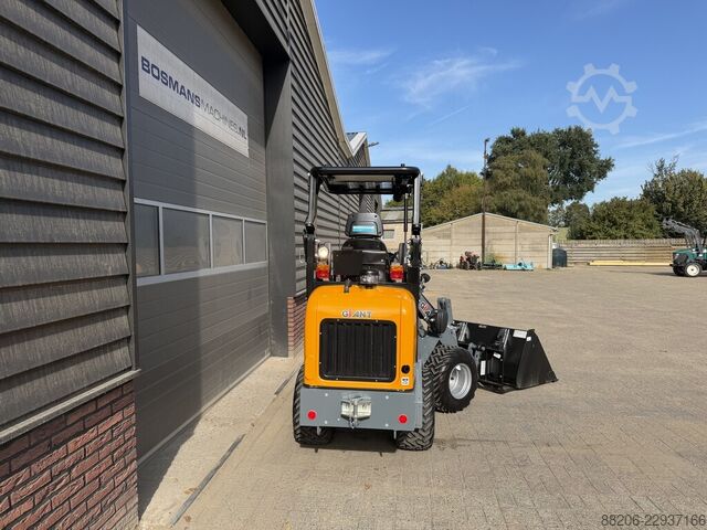 Giant G1500 mini loader / articulated loader NEW €465 LEASE GIANT G1500 minishovel / kniklader NIEUW €465 LEASE