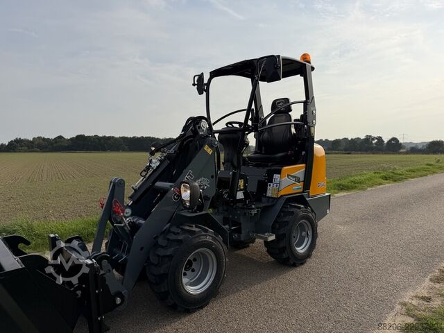Giant G1500 mini loader / articulated loader NEW (fixed roof, high-lift boom) GIANT G1500 minishovel / kniklader NIEUW (vast dak, hoge giek)