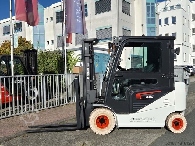 Electric 4-wheel forklift Bobcat B30NS