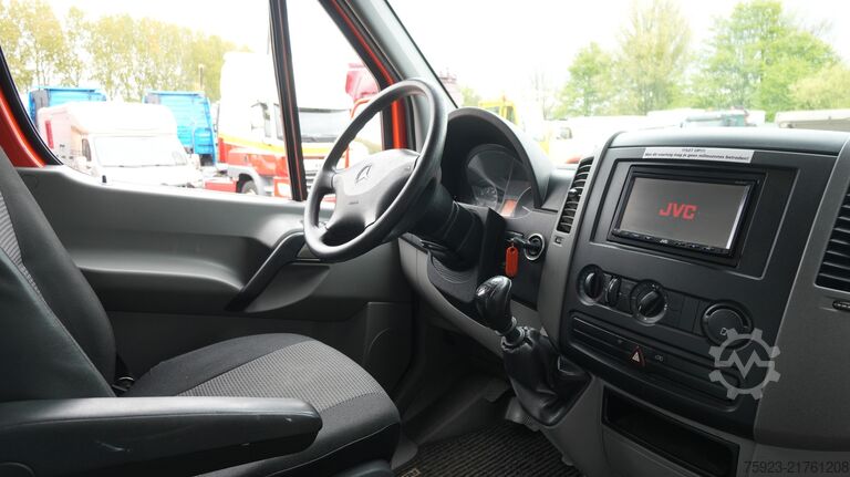 Pritschenwagen mit Kran Mercedes-Benz Sprinter 315 arial platform