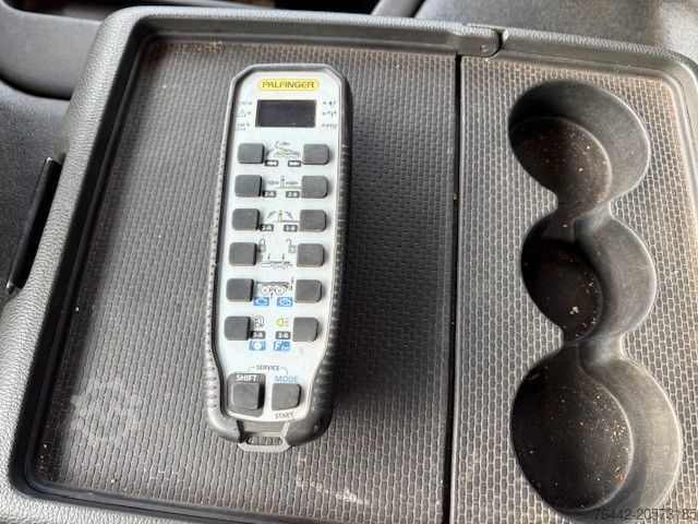 Roll-off tipper truck VOLVO FM430-6X2/4-KRAN+ABROLLER/KFZ BRIEF/TOP