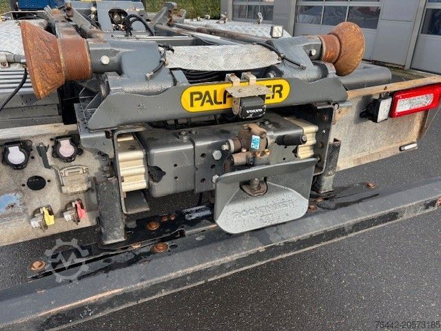 Roll-off tipper truck VOLVO FM430-6X2/4-KRAN+ABROLLER/KFZ BRIEF/TOP