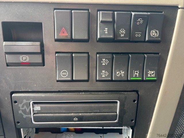 Roll-off tipper truck VOLVO FM430-6X2/4-KRAN+ABROLLER/KFZ BRIEF/TOP