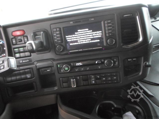 Volume tractor unit SCANIA S 500/ LOW DECK !! HIGH LINE