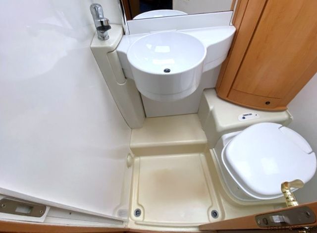 Semi-integrated camper HYMER/ERIBA Van 522 - Festbett - Sat/TV - Klima - Garage -