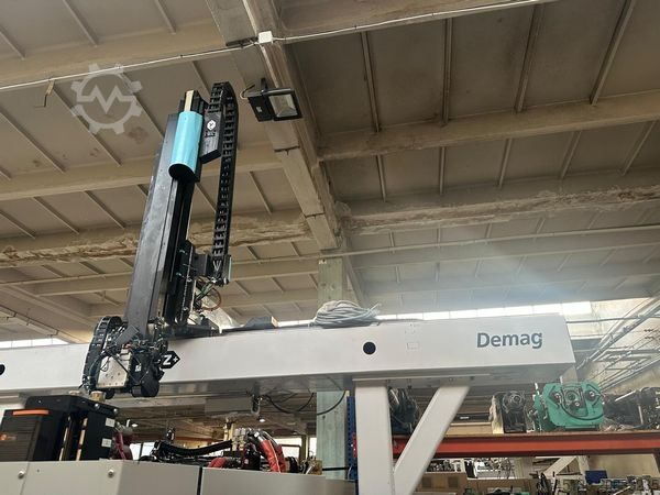 Injection molding machine Sumitomo Demag Systec 350/720-2300