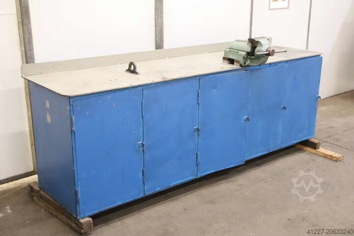 Workbench with vise unbekannt 2590/890/H1060 mm