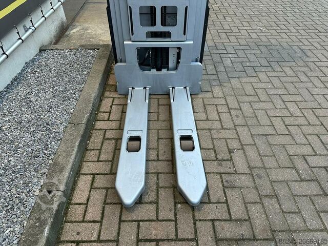 Elektrischer Triplex-Stapler Still VS-22516, Hubhöhe 5.616 mm STILL EXV-SF14