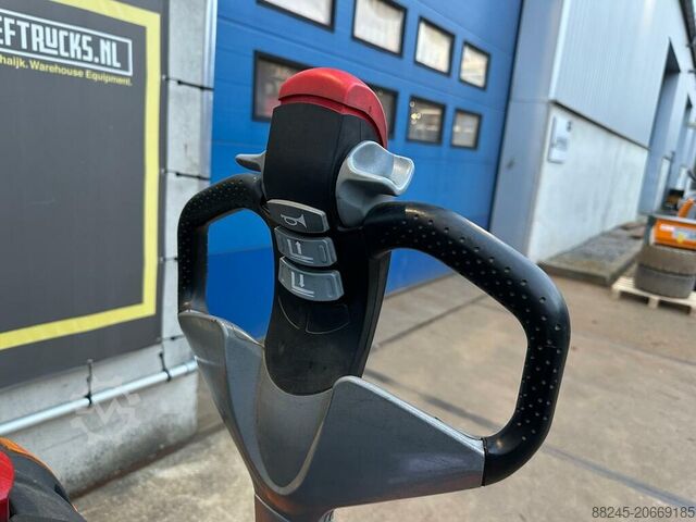 Elektrischer Triplex-Stapler Still VS-22516, Hubhöhe 5.616 mm STILL EXV-SF14