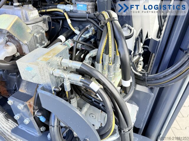 4-way forklift Combilift CB2500 GAS TRIPLEX 4900 FORK POSITIONER
