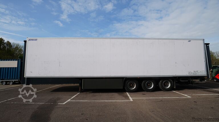 Refrigerated/frozen transport LAMBERET 3 Axle frigo trailer Carrier Vector 1950 Bi-Temp