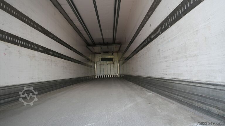 Refrigerated/frozen transport LAMBERET 3 Axle frigo trailer Carrier Vector 1950 Bi-Temp