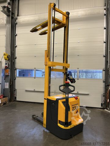Lifting ant high lift truck Jungheinrich EJC 14