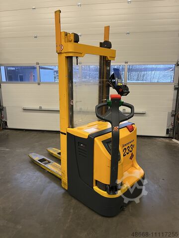 Lifting ant high lift truck Jungheinrich EJC 14