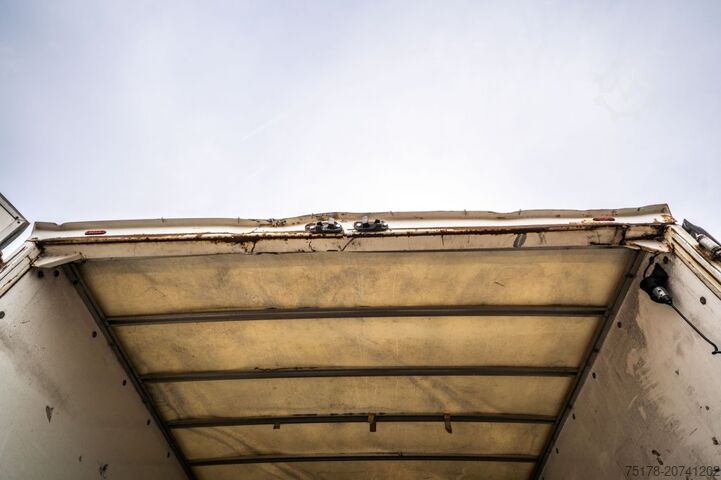 Box body RENAULT D 19 280 WIDE + DHOLLANDIA 3 T.