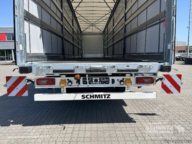 Auflieger mit Pritsche & Plane Schmitz Cargobull Curtainsider Standard Getränke