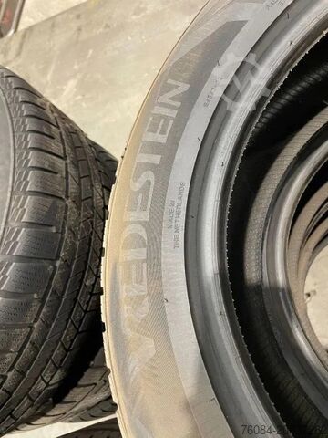 Set of tires Vredestein Vredestein banden maat 255/50 R19 107 W M+S