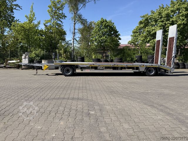 Low loader trailer Möslein T2 Plato 8,20  2 Achs Tieflader mit gerader Ladefläche 8,20 m, Neufahrzeug