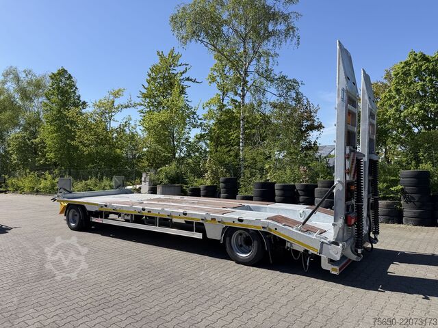 Low loader trailer Möslein T2 Plato 8,20  2 Achs Tieflader mit gerader Ladefläche 8,20 m, Neufahrzeug