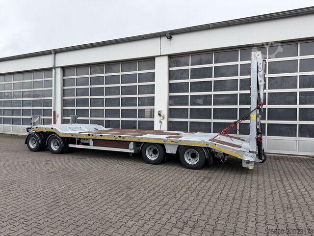 Low loader trailer Möslein T 4 VB H2  neuer 4 Achs Tieflader hydraulischen Rampen