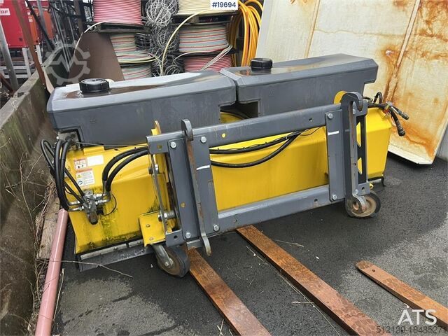 Construction equipment Vama EHK 2200 wheel loader broom