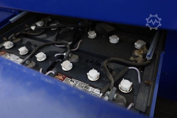 Scissor lift JLG M3369 Hybrid, 12m Working Height, 450kg Capacity,