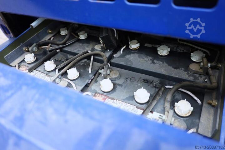 Scissor lift JLG M3369 Hybrid, 12m Working Height, 450kg Capacity,