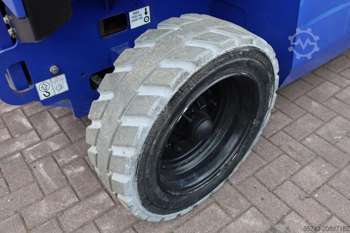 Scissor lift JLG M3369 Hybrid, 12m Working Height, 450kg Capacity,