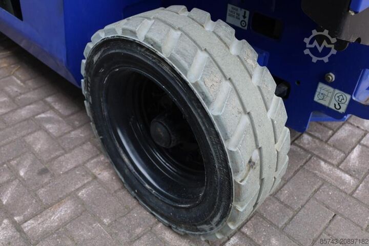 Scissor lift JLG M3369 Hybrid, 12m Working Height, 450kg Capacity,