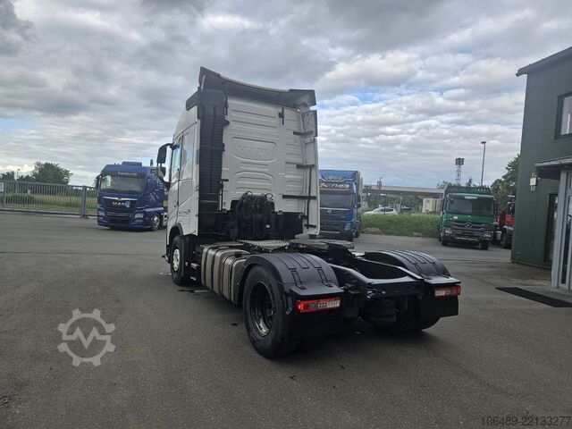 Standard tractor unit Volvo FH 500