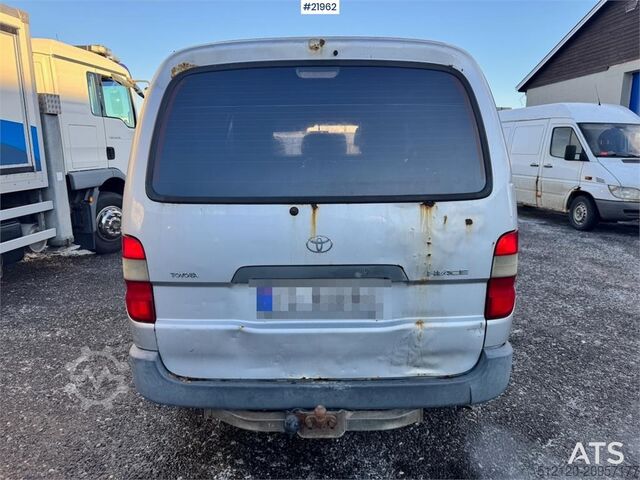 Panel van Toyota Hiace 4WD. Lots of rust. 6 seats!