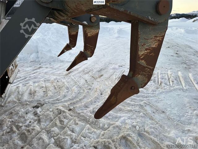 Dozer Liebherr PR 716 05 LGP dozer w/ ripper and Leica GPS. WATCH