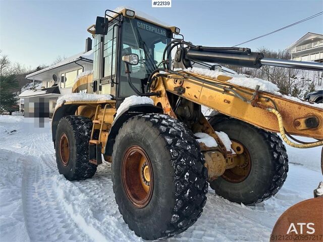 Wheel loader CAT 930G w/ bucket, pallet forks and scale. See hours!