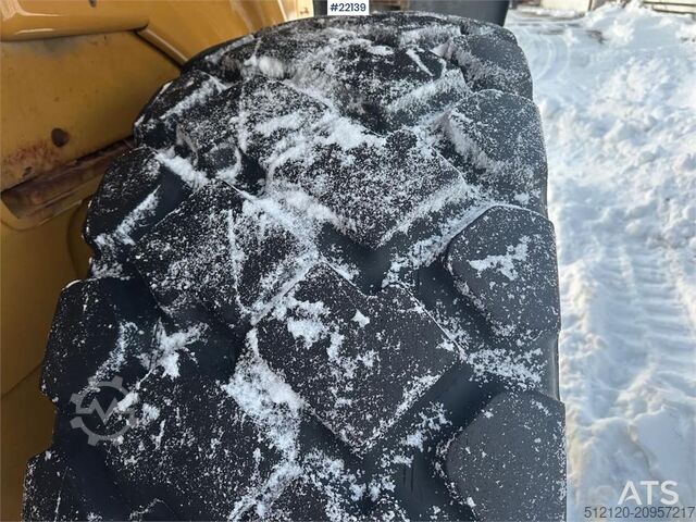 Wheel loader CAT 930G w/ bucket, pallet forks and scale. See hours!