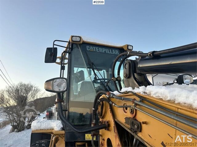 Wheel loader CAT 930G w/ bucket, pallet forks and scale. See hours!