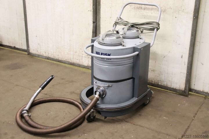 Industrial vacuum cleaners Nilfisk GM 625 2400 W