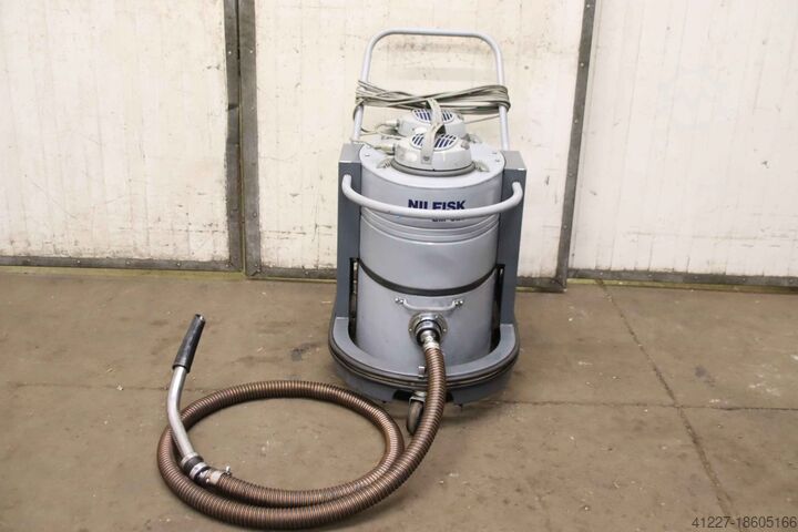 Industrial vacuum cleaners Nilfisk GM 625 2400 W