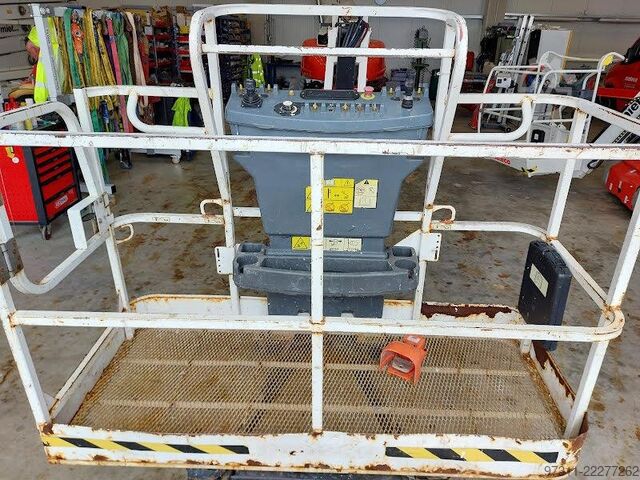 Articulated boom lift JLG M600JP