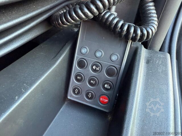 Curtain-sided van iveco 75E21 P