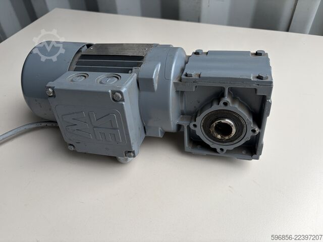 SEW-EURODRIVE WA20/TDT63L4/B03 0.25 kW 33 rpm 4.1 Nm Brake 230 V SEW-EURODRIVE WA20/TDT63L4/B03 0,25 kW 33 obr./min 4,1 Nm Hamulec 230 V SEW-EURODRIVE WA20/TDT63L4/B03 0,25 kW 33 obr./min 4,1 Nm Hamulec 230 V