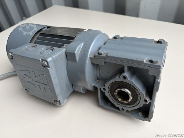 SEW-EURODRIVE WA20/TDT63L4/B03 0.25 kW 33 rpm 4.1 Nm Brake 230 V SEW-EURODRIVE WA20/TDT63L4/B03 0,25 kW 33 obr./min 4,1 Nm Hamulec 230 V SEW-EURODRIVE WA20/TDT63L4/B03 0,25 kW 33 obr./min 4,1 Nm Hamulec 230 V