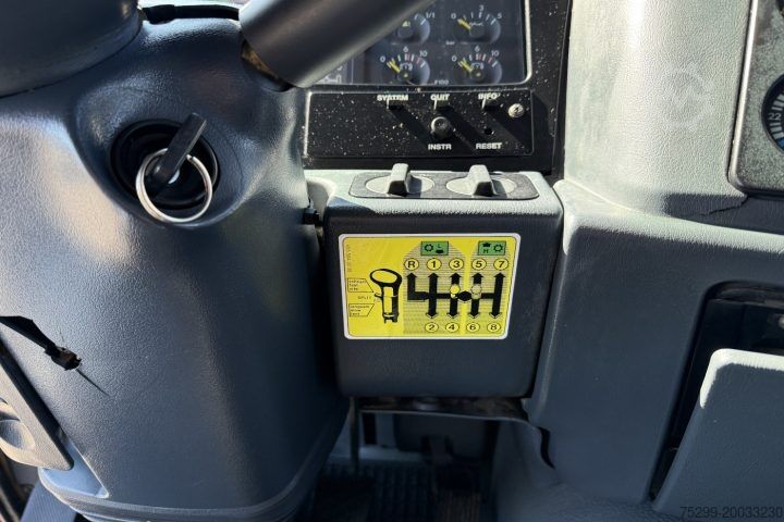 Roll-off tipper truck Mercedes-Benz Actros 4143 8x8 LOF Geräteträger