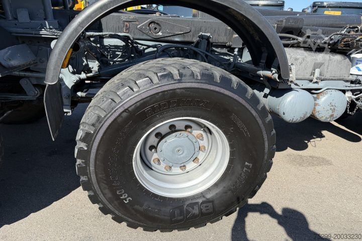 Roll-off tipper truck Mercedes-Benz Actros 4143 8x8 LOF Geräteträger