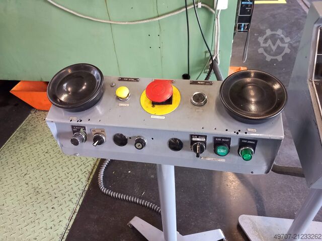 Exzenterpresse in ausgezeichnetem Zustan AIDA NC2-200 200t