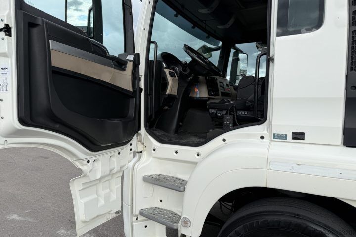 LKW mit Kofferaufbau MAN TGS 18.400 4x2 Koffer / HB / Swiss-Vehicle
