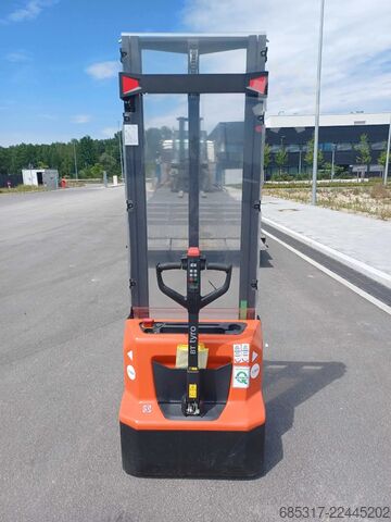 Elektrisch – 4 Räder Toyota BT SHE100