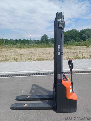 Elektrisch – 4 Räder Toyota BT SHE100