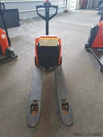 Electric Pallet Trucks Toyota LHE 130 castor